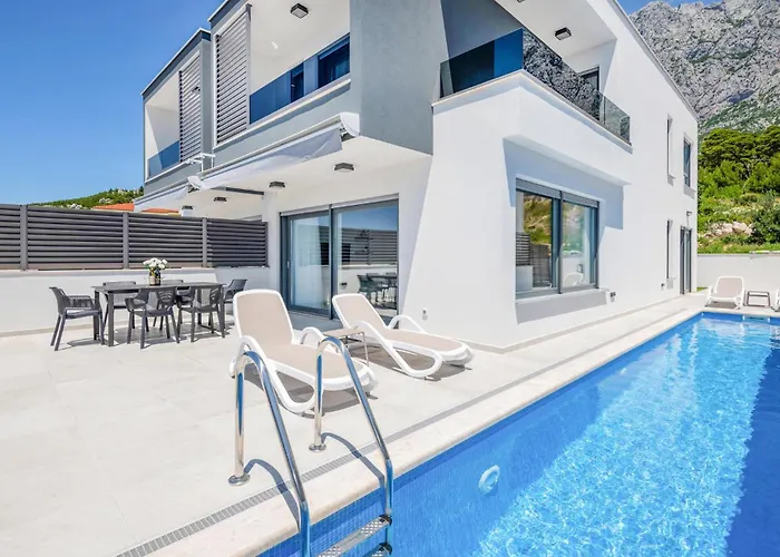 Lovely Home In Makarska With Kitchen