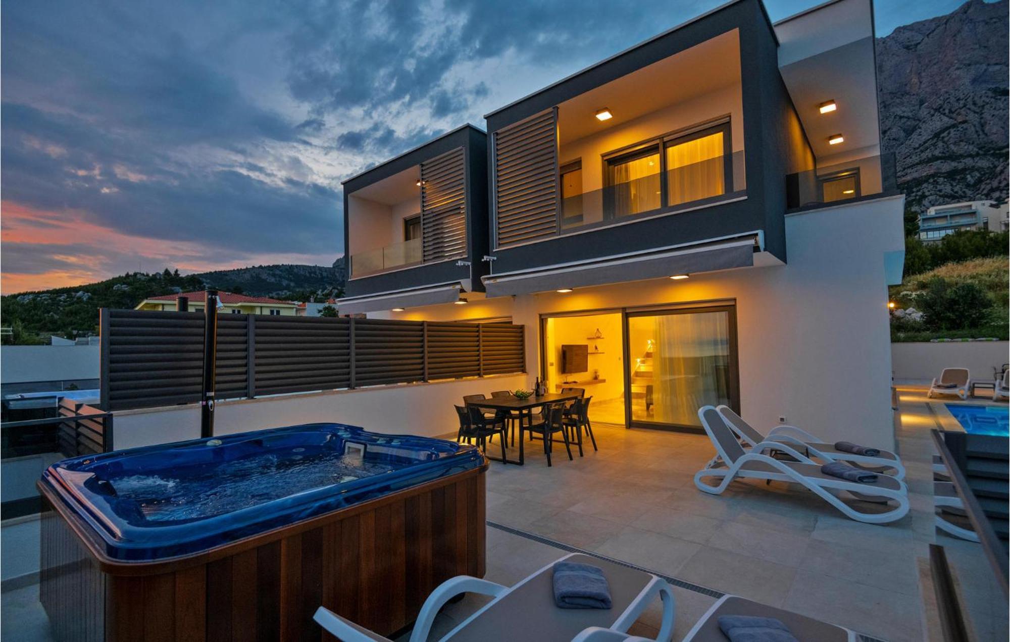Lovely In With Kitchen Makarska